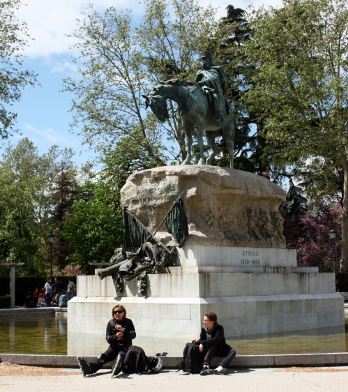 Statue in Parque del Buen Retiro, Madrid