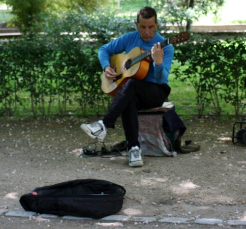 Spanish Guitar music in Parque del Buen Retiro, Madrid